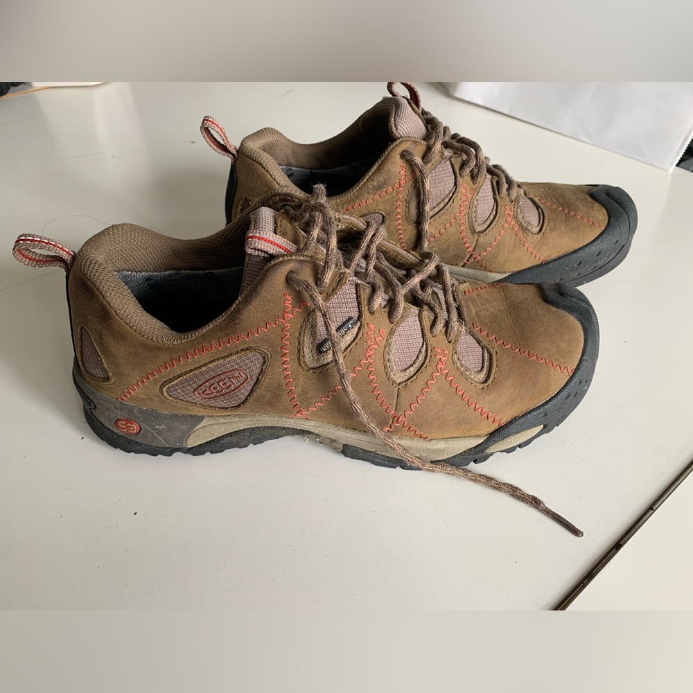 Women’s Keen Genoa Peek Hiking Shoe size 8.5 US Women’s